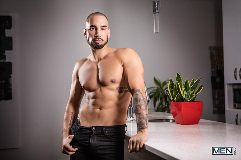 Hottie muscle young dude Malik Delgaty big raw cock barebacking bearded hunk Tayler Tash Men 4 porno gay pics - ￼
