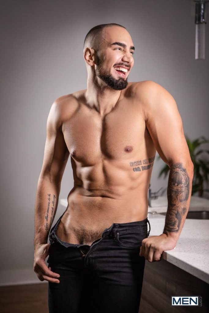 Hottie muscle young dude Malik Delgaty big raw cock barebacking bearded hunk Tayler Tash Men 5 porno gay pics 683x1024 - ￼