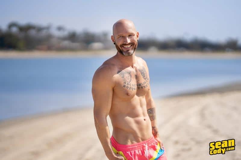 Horny ripped muscle hunk Vin Roxx end morning jog wanking huge thick cock at Sean Cody 5 porno gay pics - ￼