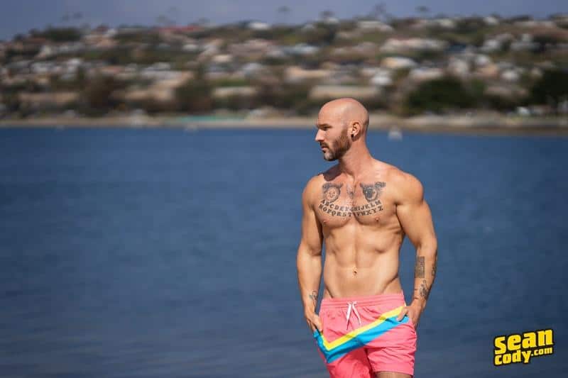 Horny ripped muscle hunk Vin Roxx end morning jog wanking huge thick cock at Sean Cody 6 porno gay pics - ￼